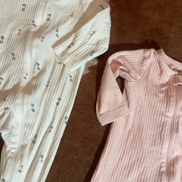 Carters Baby girl sleeper bundle 
size 3/6 months
Neither have hands - Picture 2 of 5